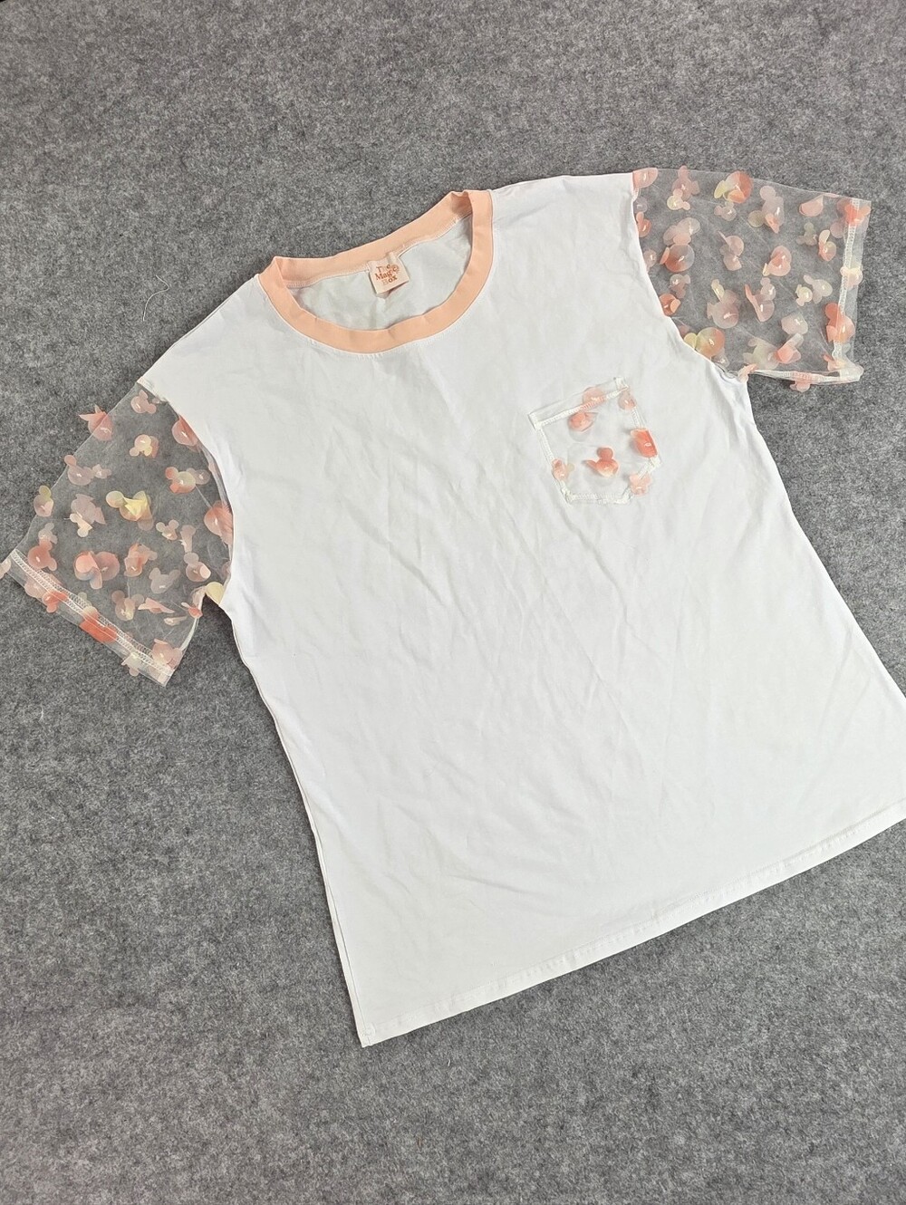 The‎ Magic Box White Tee with Peach Trim & Sheer Sleeves Disney Mickey Womens XL